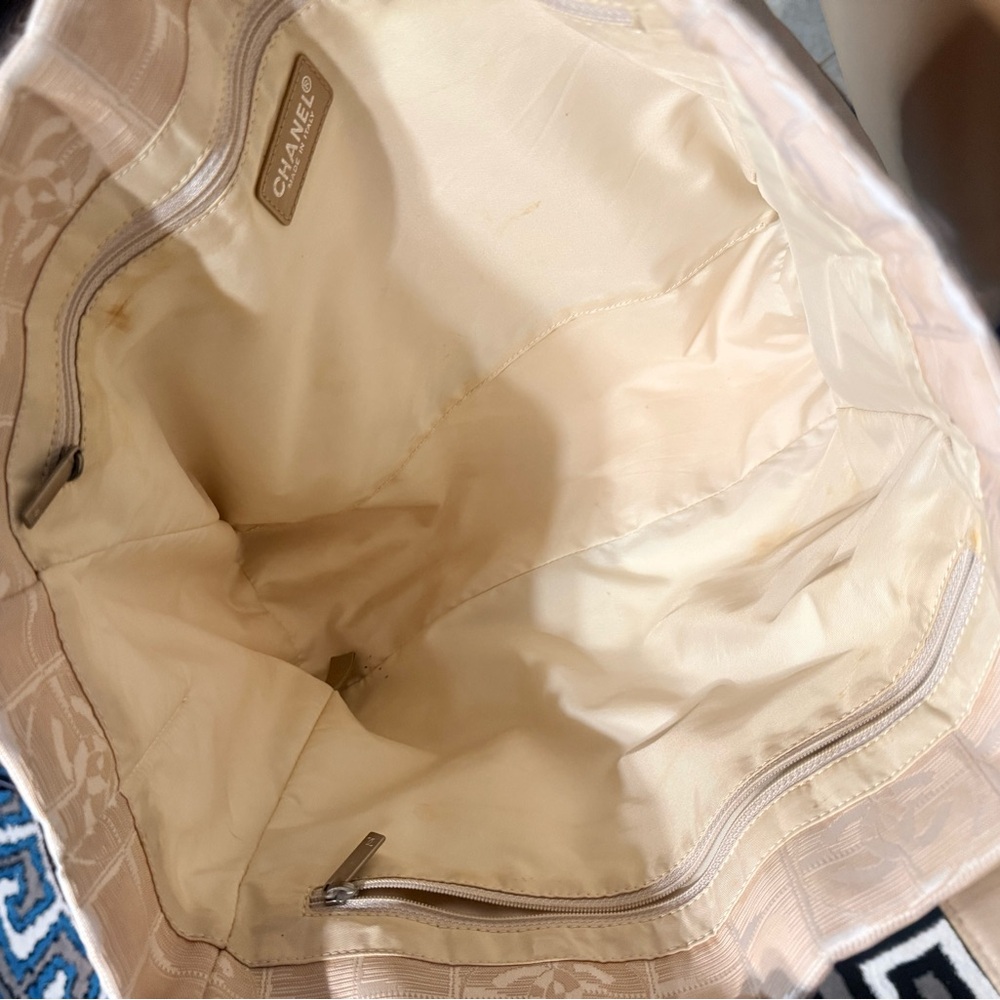 CHANEL Beige Jacquard Tote Bag with Logo Motif - Picture 5 of 15